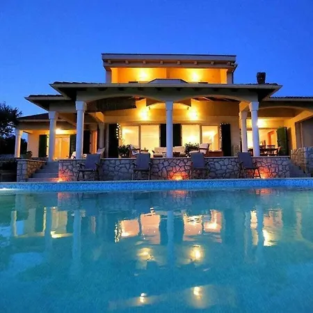 Vila Magnificent Clara With Big Pool *