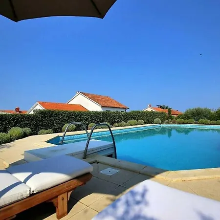 Βίλα Magnificent Clara With Big Pool Ζαντάρ