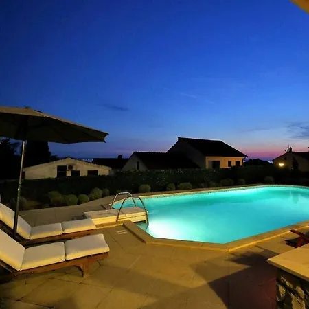 Vila Magnificent Clara With Big Pool