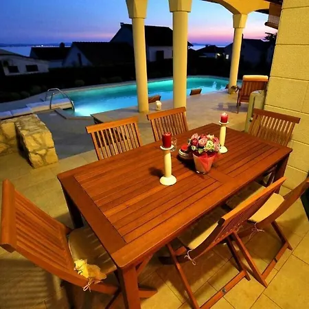 Vila Magnificent Clara With Big Pool