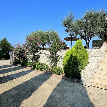 Vila Magnificent Clara With Big Pool