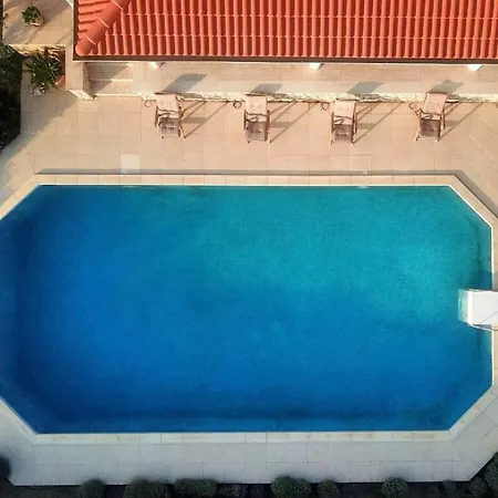 Magnificent Clara With Big Pool Vila *
