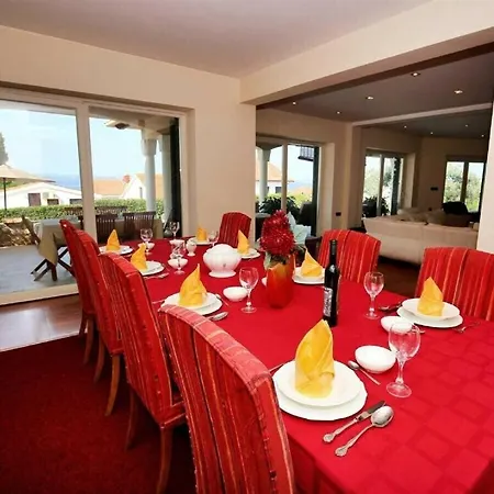 Vila Magnificent Clara With Big Pool