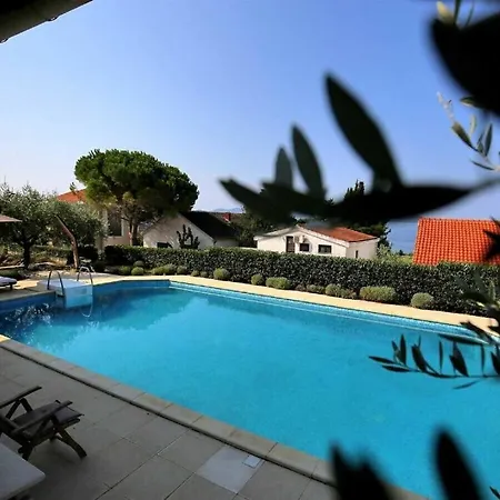 Βίλα Magnificent Clara With Big Pool