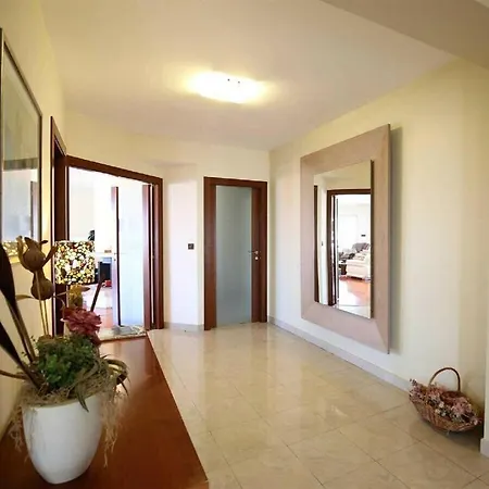 Vila Magnificent Clara With Big Pool