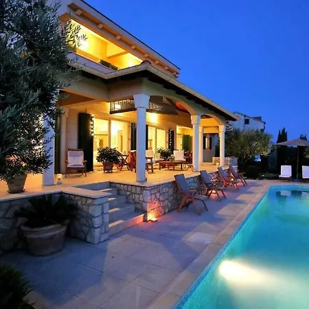 Magnificent Clara With Big Pool